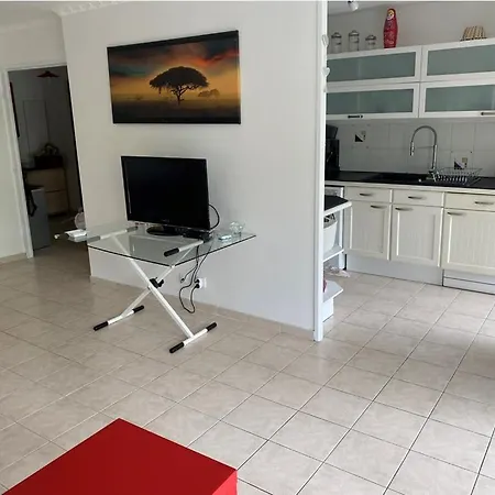 Apartment 3p, Cannes, Domaine Securise, Piscine, Tennis, Golf, 3 Etoiles *