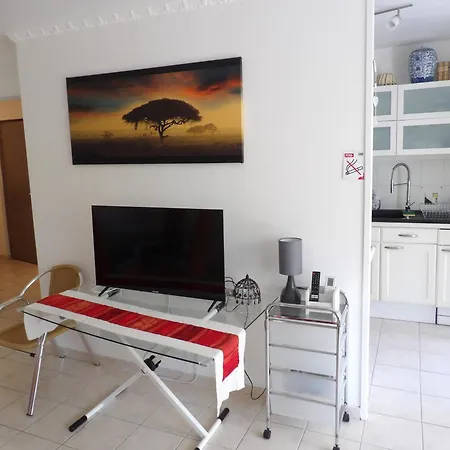 Apartment 3p, Cannes, Domaine Securise, Piscine, Tennis, Golf, 3 Etoiles