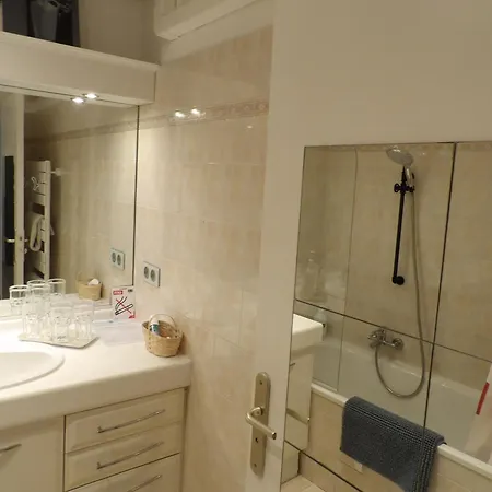 Apartment 3p, Cannes, Domaine Securise, Piscine, Tennis, Golf, 3 Etoiles *